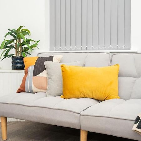 Stylish Home In York - Free Wifi & Parking - Close To Racecourse & City Centre Zewnętrze zdjęcie