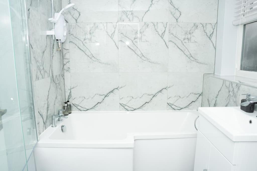 Stylish Home In York - Free Wifi & Parking - Close To Racecourse & City Centre Zewnętrze zdjęcie