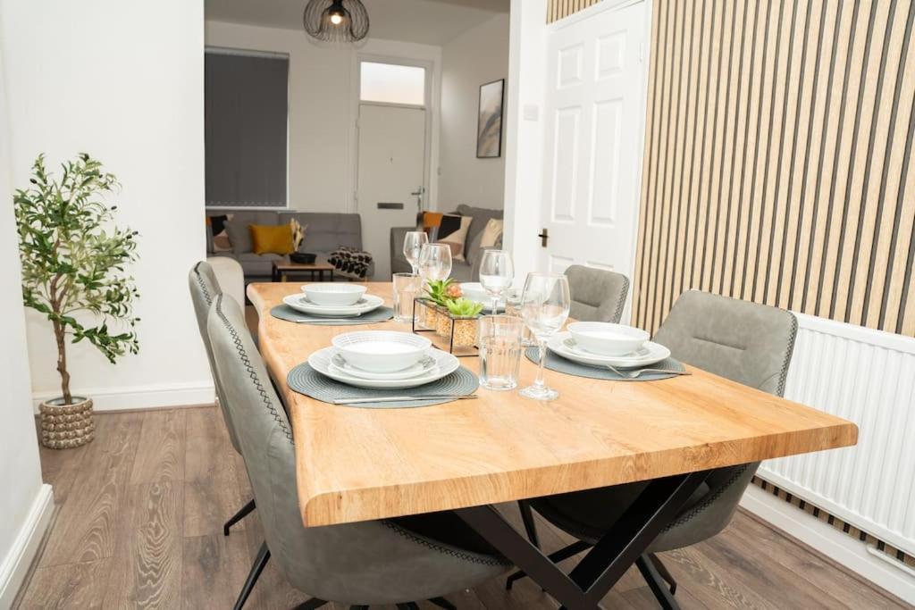 Stylish Home In York - Free Wifi & Parking - Close To Racecourse & City Centre Zewnętrze zdjęcie