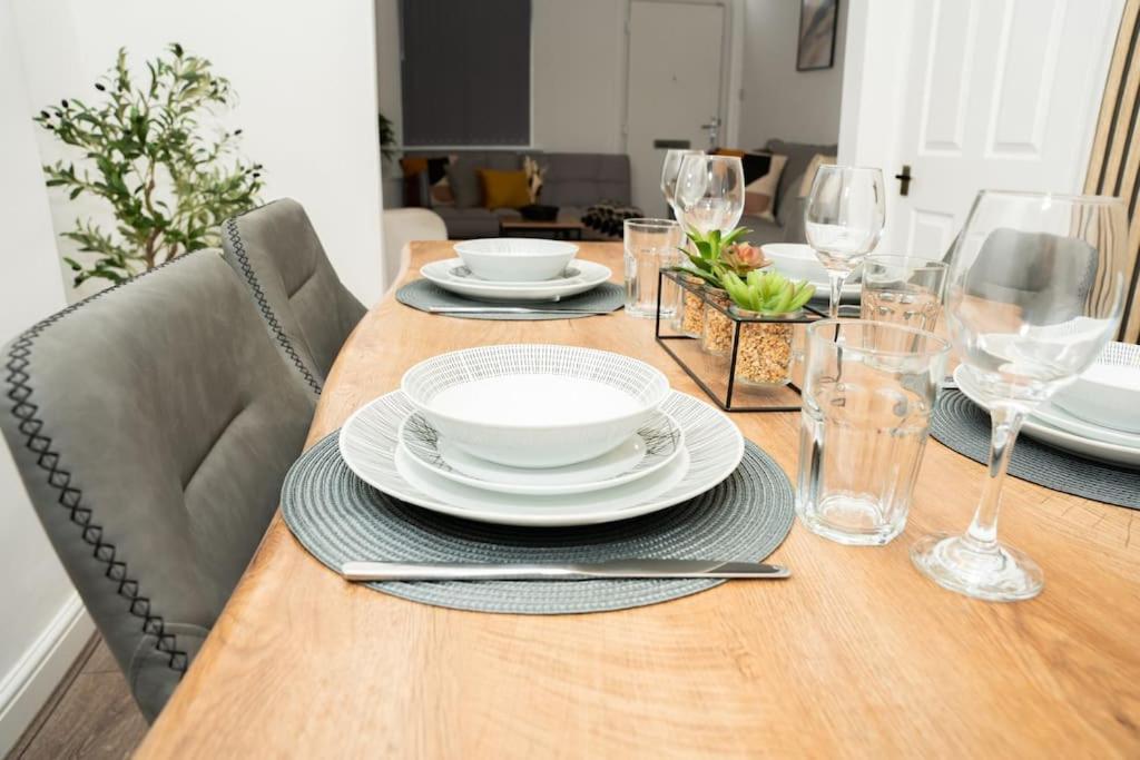 Stylish Home In York - Free Wifi & Parking - Close To Racecourse & City Centre Zewnętrze zdjęcie
