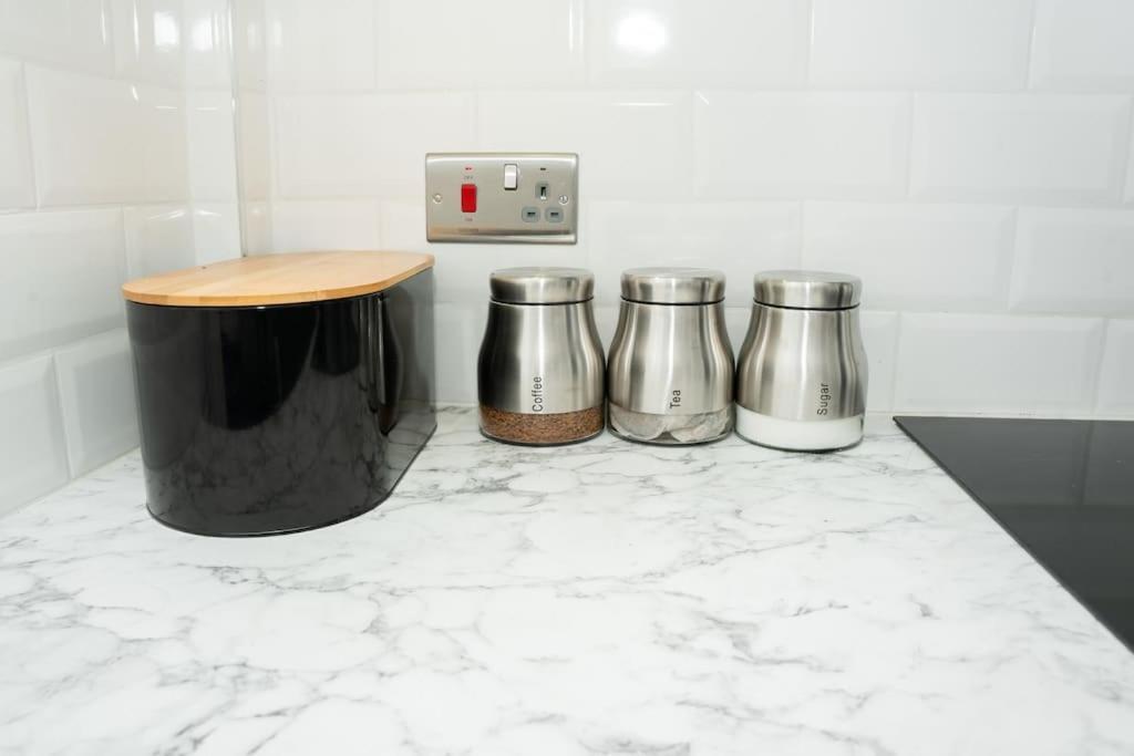 Stylish Home In York - Free Wifi & Parking - Close To Racecourse & City Centre Zewnętrze zdjęcie