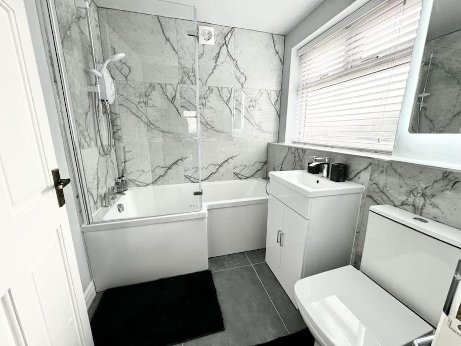 Stylish Home In York - Free Wifi & Parking - Close To Racecourse & City Centre Zewnętrze zdjęcie