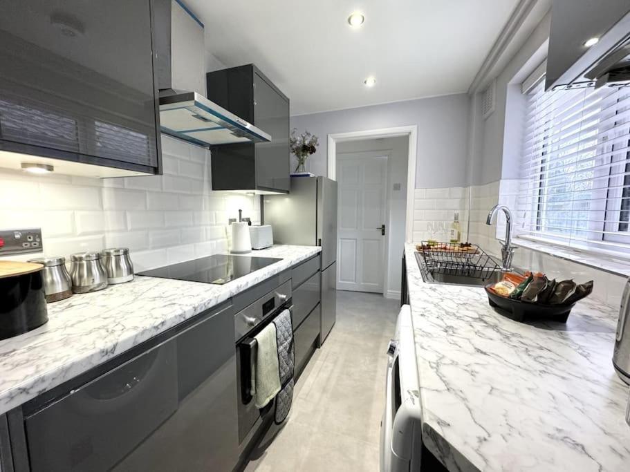 Stylish Home In York - Free Wifi & Parking - Close To Racecourse & City Centre Zewnętrze zdjęcie