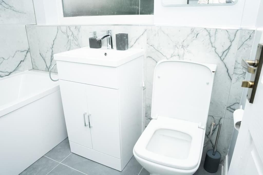 Stylish Home In York - Free Wifi & Parking - Close To Racecourse & City Centre Zewnętrze zdjęcie