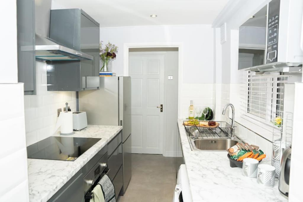 Stylish Home In York - Free Wifi & Parking - Close To Racecourse & City Centre Zewnętrze zdjęcie