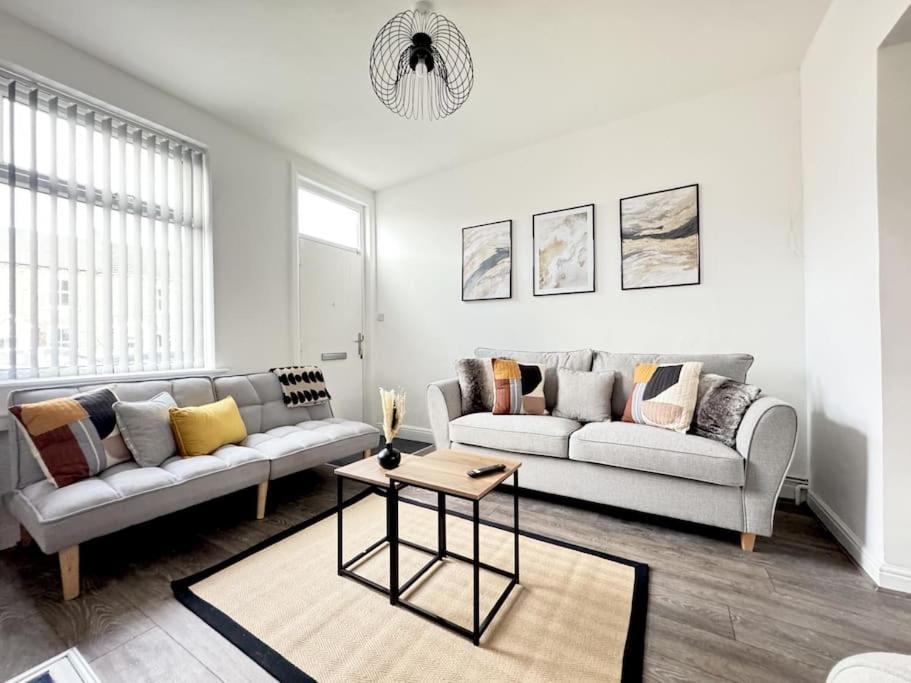 Stylish Home In York - Free Wifi & Parking - Close To Racecourse & City Centre Zewnętrze zdjęcie
